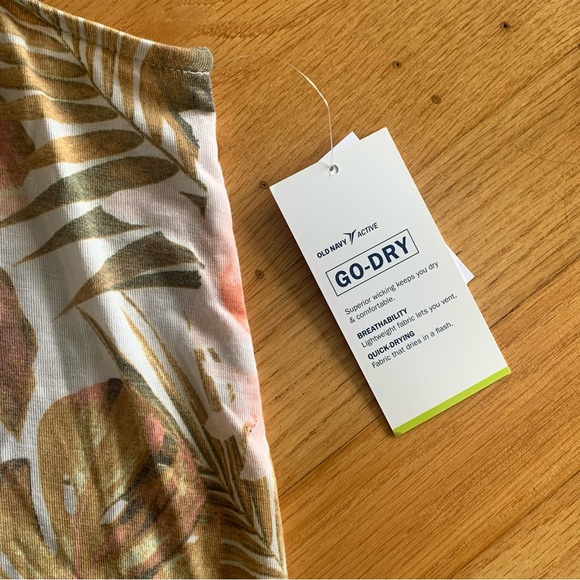 NWT Old Navy Active Botanical All Day Crop Tank M Super Soft - Picture 3 of 4